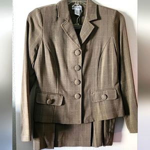 Women's skirt suit